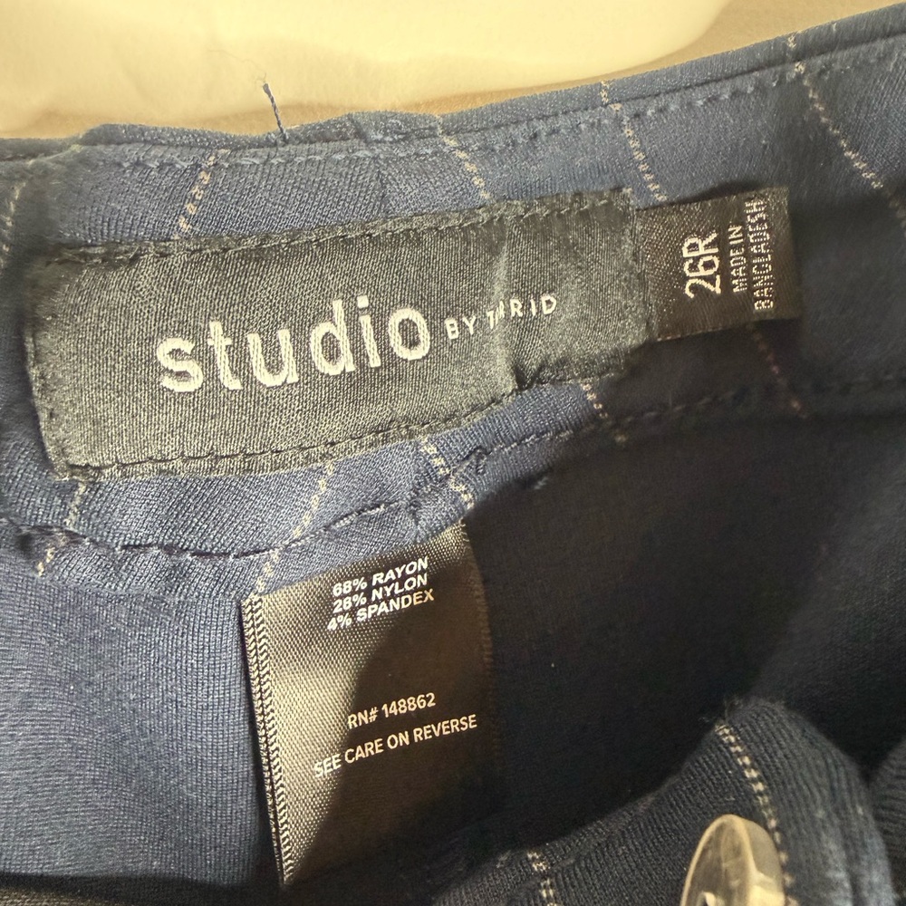 Women’s Torrid Classic Navy Pinstripe Trousers, size 26 - Picture 8 of 11